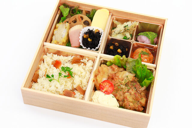 和食みつ留-季節の炊き込みご飯とチキン南蛮御膳