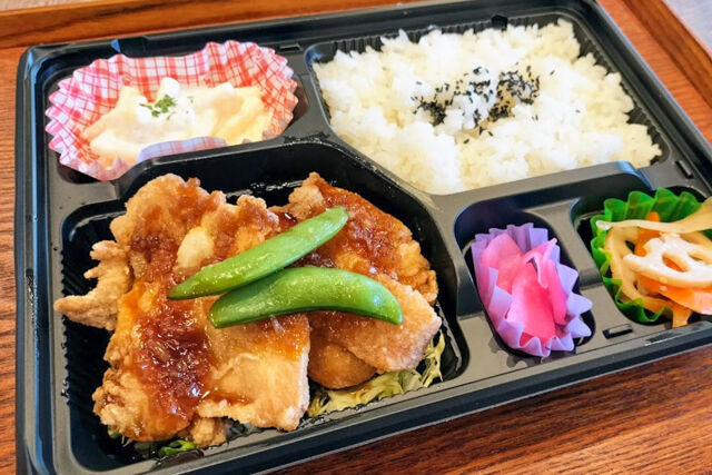 香味ダレの油淋鶏弁当