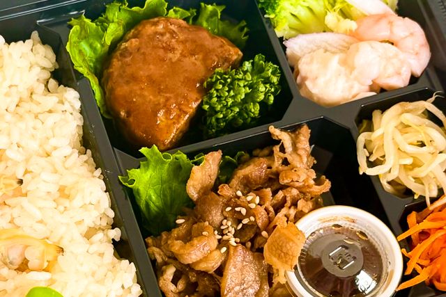 生だれ焼肉 鼓-生だれ牛カルビ焼肉とデミグラスソースハンバーグ