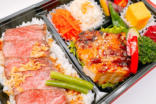 焼き芋の時間-若鶏炙り焼弁当（特選ロースステーキ）