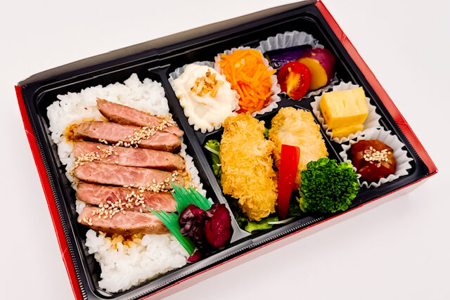 焼き芋の時間-サーロインステーキと広島産大粒カキフライ弁当