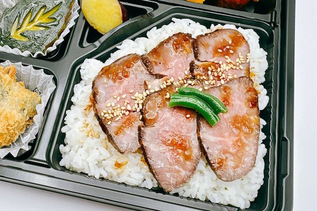 焼き芋の時間-若鶏炙り焼重のよくばりプレート（豚のヒレカツ）