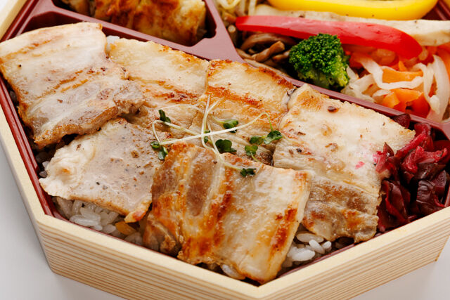 焼肉 三味-焼肉弁当（国産豚バラ）