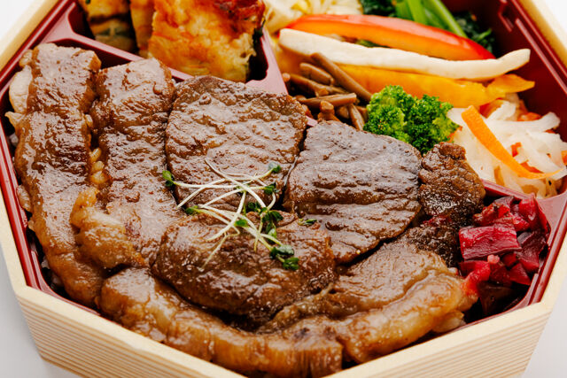 焼肉 三味-焼肉弁当（国産牛カルビと国産牛ロース）