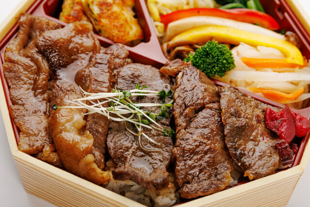 焼肉 三味-焼肉弁当（和牛特上カルビと国産牛ハラミ）