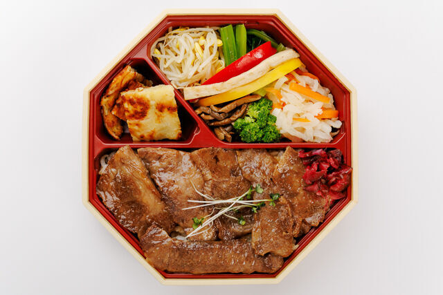 焼肉 三味-焼肉弁当（和牛特上ロースと国産牛ハラミ）