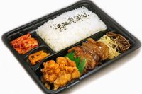 焼肉屋さんのお弁当-【コラボ弁当E】炭火焼肉・鶏唐揚