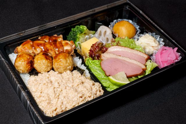 焼き鳥弁当 梅の商品写真