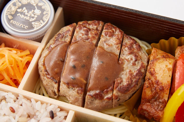 【恵比寿・山ハン】特製ハンバーグ＆スパイシーチキン～5種の彩りデリ～