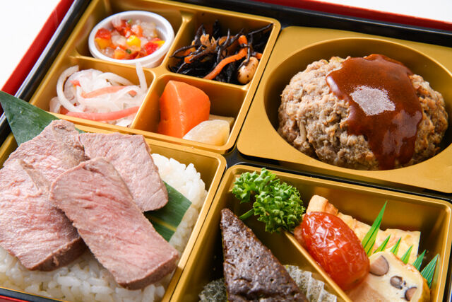 洋風BENTO LAB Raku-dressing-ロース芯のステーキご飯と黒毛和牛Premium Beefハンバーグの懐石風アソートBOX