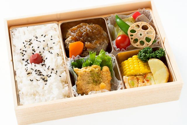 洋風BENTO LAB Raku-dressing-【高級折箱】黒毛和牛ハンバーグの懐石風アソートBOX