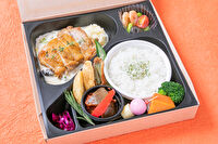 用賀GRILL ～Season Select Label～-【熨斗対応可】鶏もも肉のポワレ きのこと季節野菜の生クリームペッパーソース