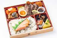 用賀GRILL ～Season Select Label～-【熨斗対応可】THE MAKUNOUCHI（幕ノ内弁当 直火網焼きハラミステーキ）
