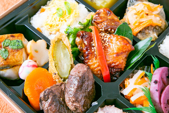 用賀GRILL ～Season Select Label～-【熨斗対応可】【年始限定】いろどり弁当