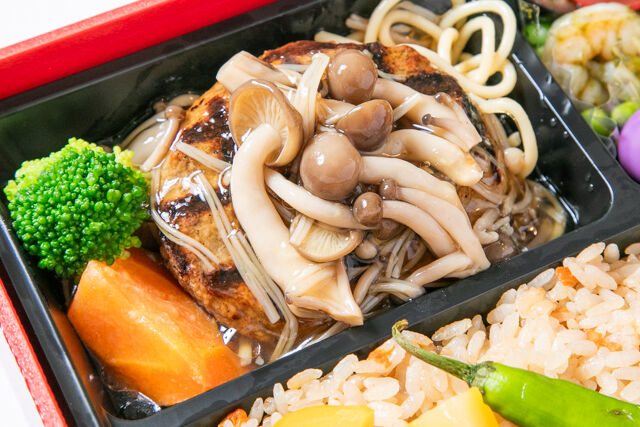 用賀GRILL ～Season Select Label～-【熨斗対応可】【秋限定】国産牛使用 直火網焼きステーキハンバーグ きのこあんかけソース
