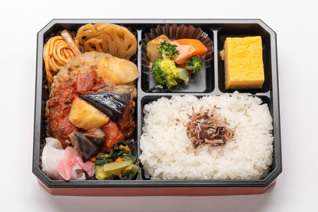 横濱うお時-自家製野菜ゴロゴロのトマトソースハンバーグ幕の内弁当