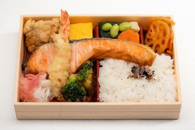 横濱うお時-【昭和27年からの伝統】鮭の塩焼き御膳
