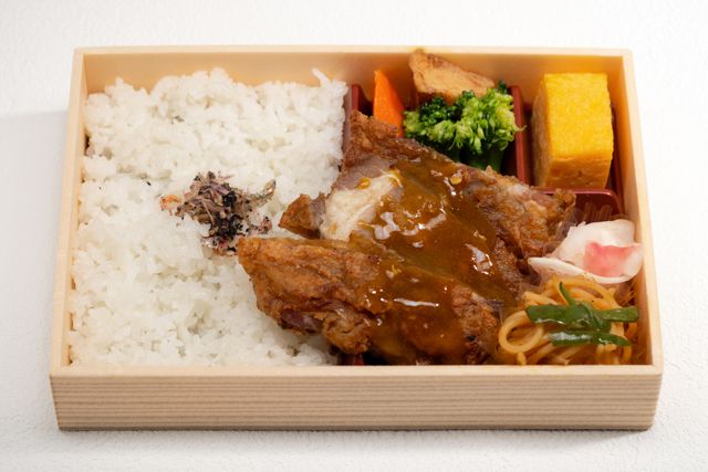 横濱うお時-【初代の味】豚肉のパイコー揚げ風幕の内