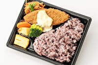 洋食喫茶イセザキ-【洋食魚レシピの鉄板】白身魚の横浜下町風タルタルソース弁当