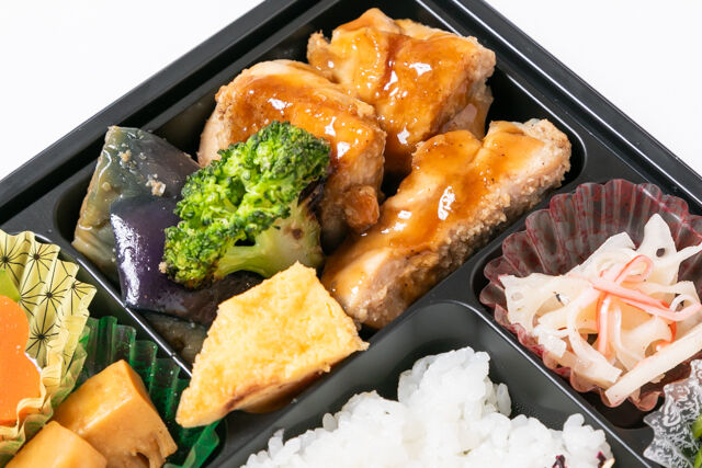 遊食彩旬 乃'SAN-鶏と茄子のうま煮弁当