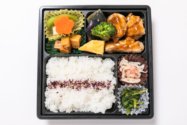 遊食彩旬 乃'SAN-鶏と茄子のうま煮弁当