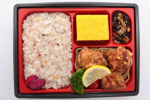ゆうゆう亭-千人将弁当 ～鶏の唐揚げと大きな玉子焼き～