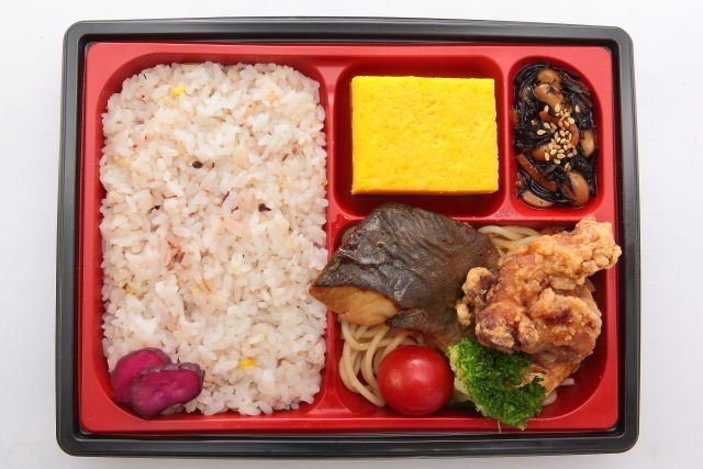 ゆうゆう亭-千人将弁当 ～ぶり照焼と大きな玉子焼き～