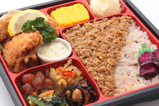 ゆうゆう亭-将軍弁当 ～鶏南蛮と飛騨牛そぼろ～