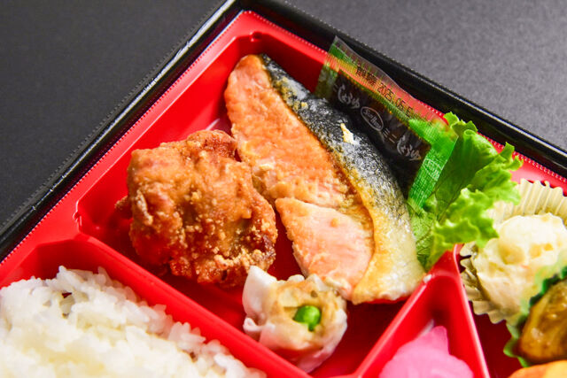 ざんぎ弁当 3代目 旭屋-旭屋鮭塩焼き弁当
