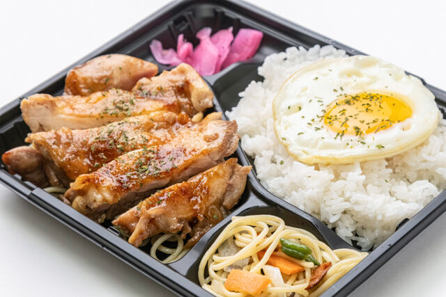 ザンギ弁当の店 たまちゃん-照焼チキン弁当～目玉焼き添え～