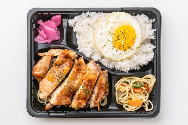 ザンギ弁当の店 たまちゃん-照焼チキン弁当～目玉焼き添え～