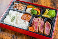 Meat Shop ぶぅ-W道産牛のビフカツとサーロインの洋食ミートBOX